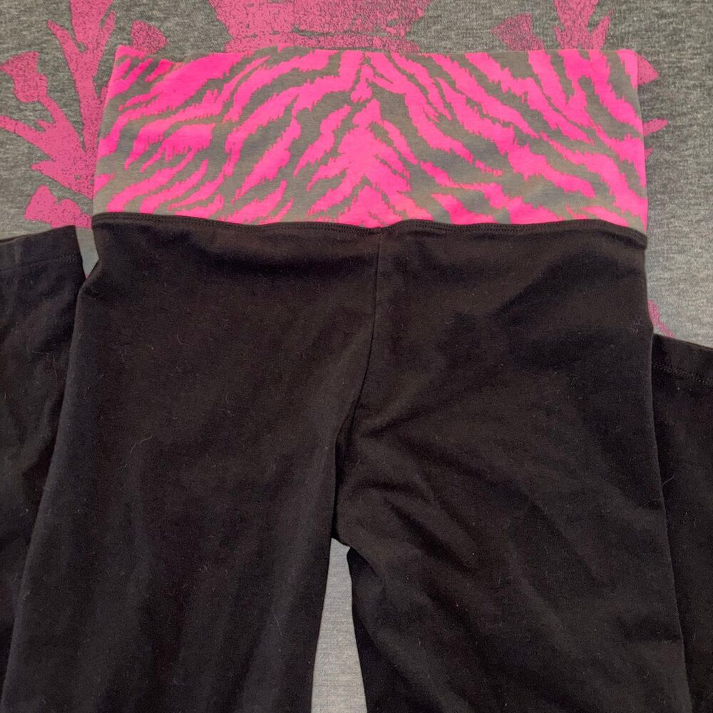 Victoria’s Secret Pink & Gray Zebra Tiger Stripe Foldover Flare Leggings Small - Picture 4 of 12